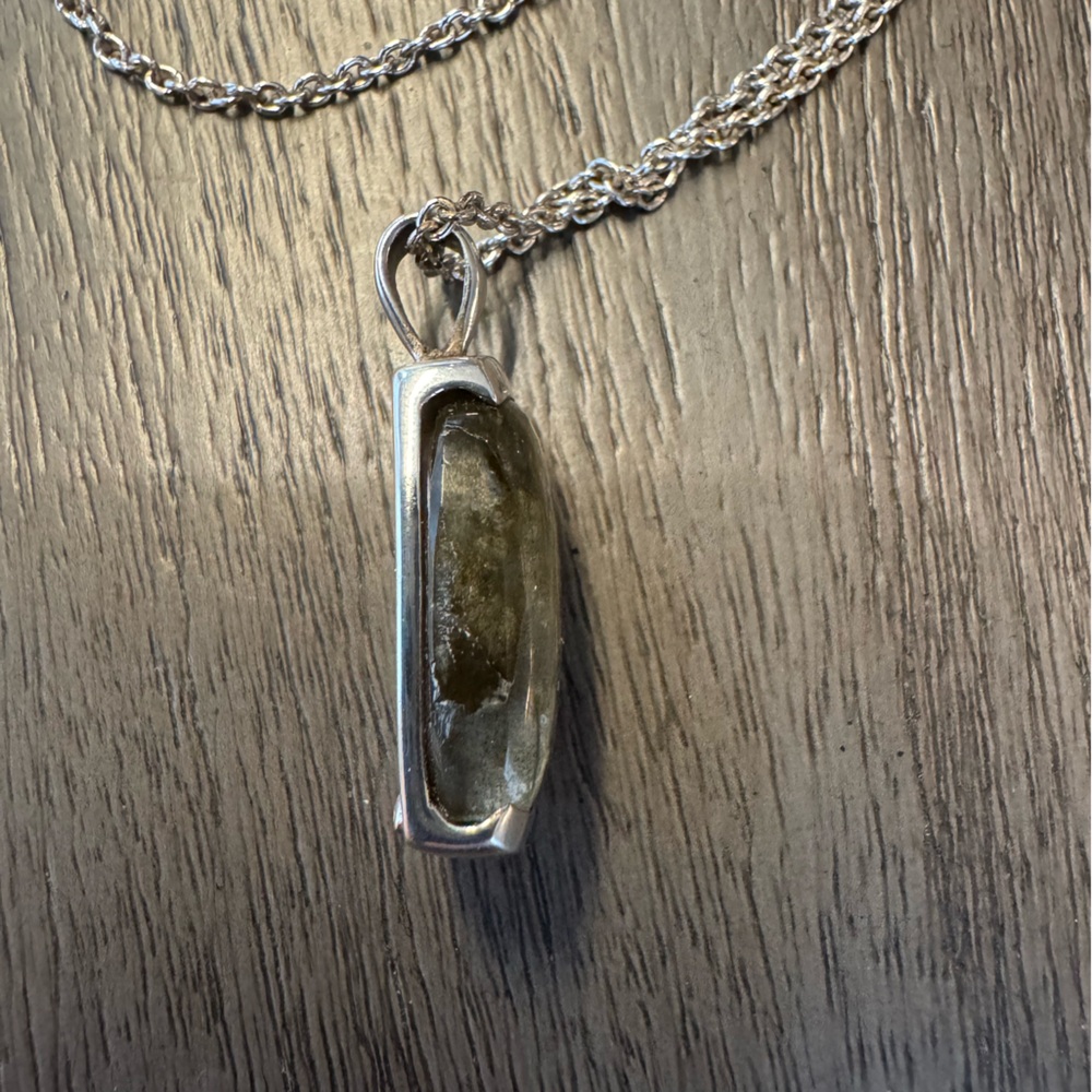 Beautiful METALSMITHS sterling silver labradorite stone necklace. - Picture 4 of 8